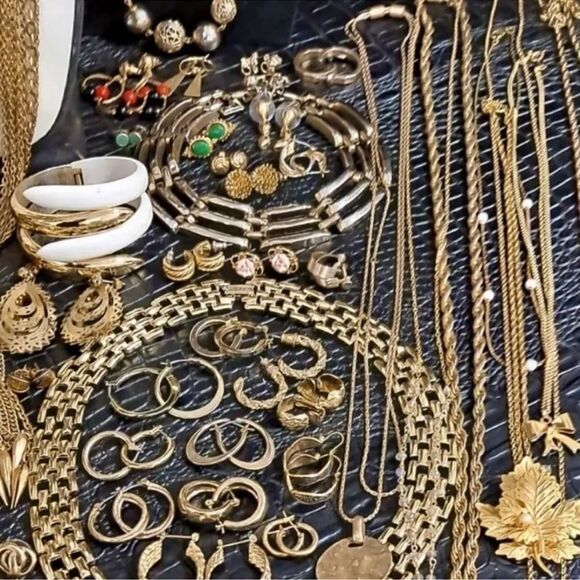 Vintage 2 Modern jewelry lot~ 2 LB Monet Trifari KJL Kendra Scott Plunder - Picture 7 of 11